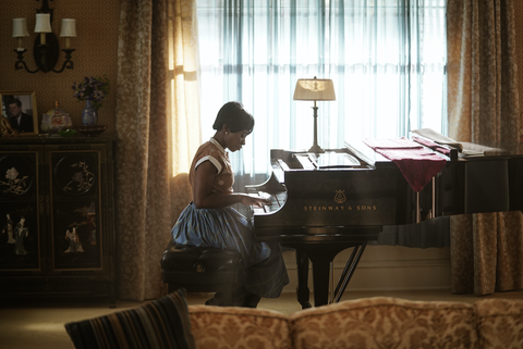 aretha playing piano
