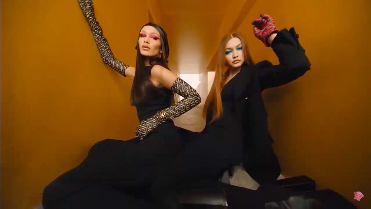 Februari 21, 2020 - Bella Hadid Spotted In Milan Wearing Versace -  HADIDSCLOSET