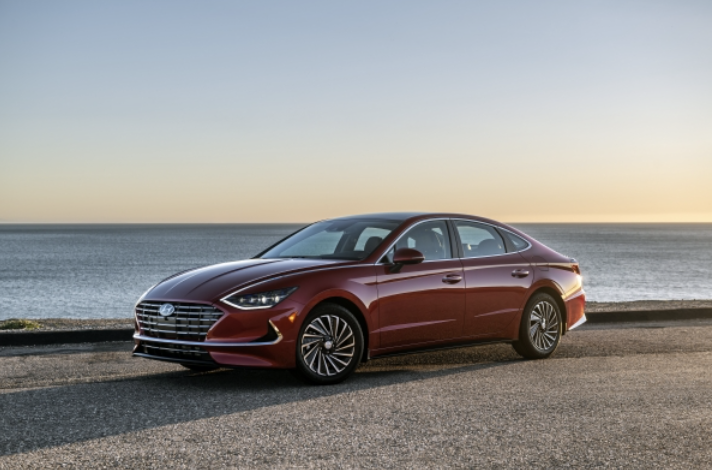 Best midsize deals hybrid sedan 2021