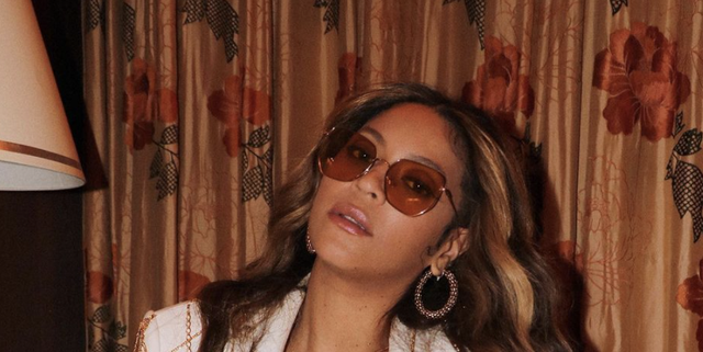 Splurge: Beyonce's Brooklyn Nets Game Louis Vuitton Spring 2015 Twist Epi  Chain Bag - Celebrity Style Guide