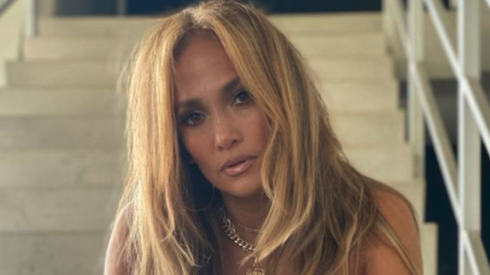 preview for Jennifer Lopez DITCHES Engagement Ring From Alex Rodriguez!