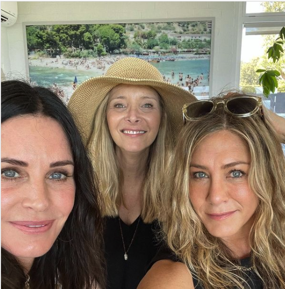 Jennifer Aniston, Courtney Cox, and Lisa Kudrow Had a Mini <i ...