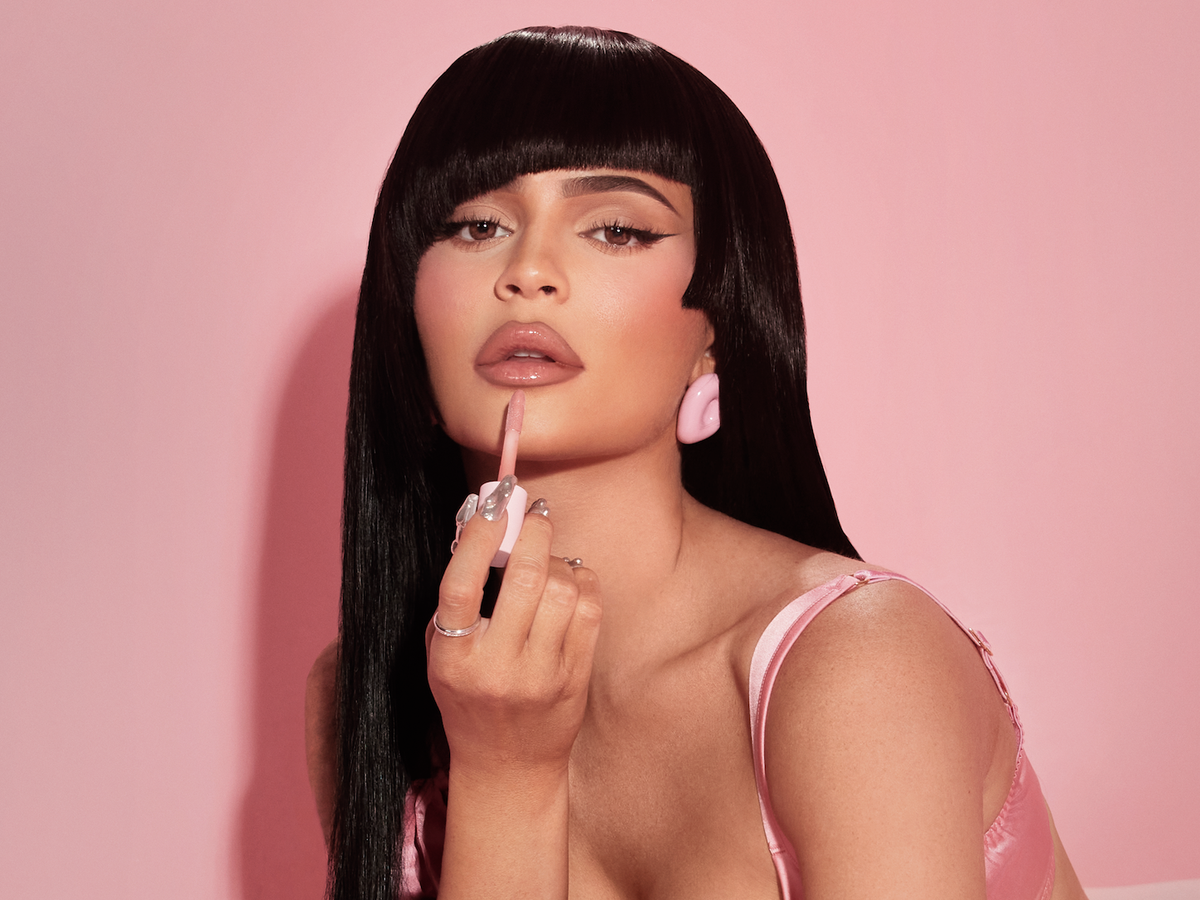 Here are the first pictures of the Kendall Jenner x Kylie Cosmetics makeup  collection