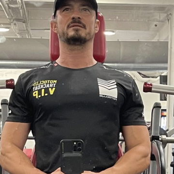 orlando bloom working out in the gym