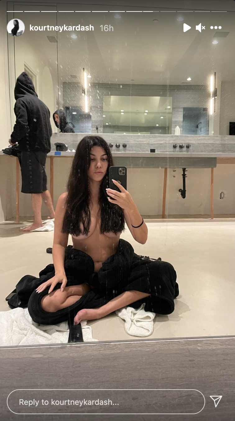 Kourtney Kardashian Flashes Abs In Unedited Topless Selfie With Travis