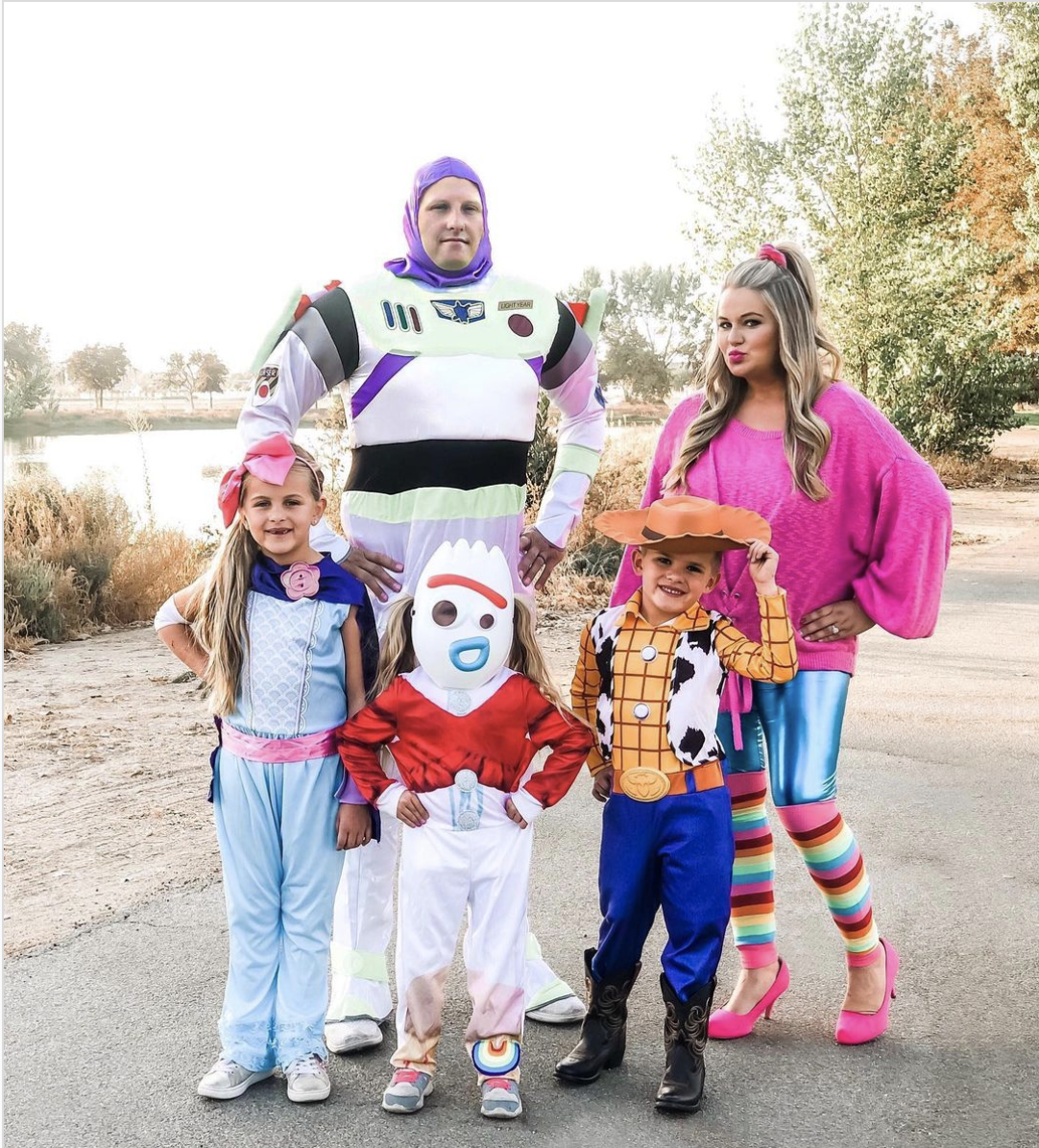 35 Best Family Halloween Costumes Matching Ideas for 2023