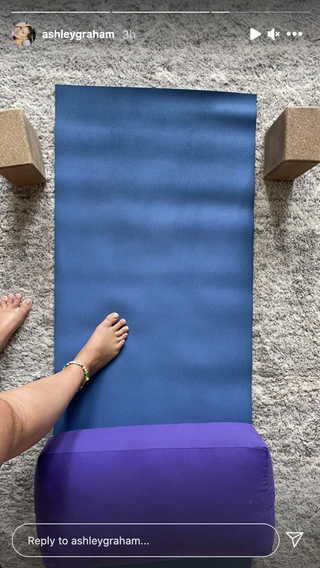 ashley graham yoga instagram story