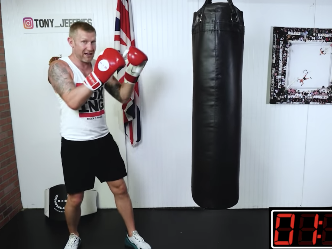 An Olympic Boxer Teaches How the Perfect Jab in Just 3 Minutes