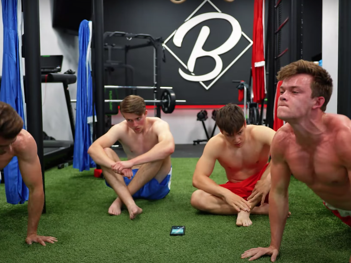 4 Guys Do a Push up Challenge For 30 Days, These Are The Results