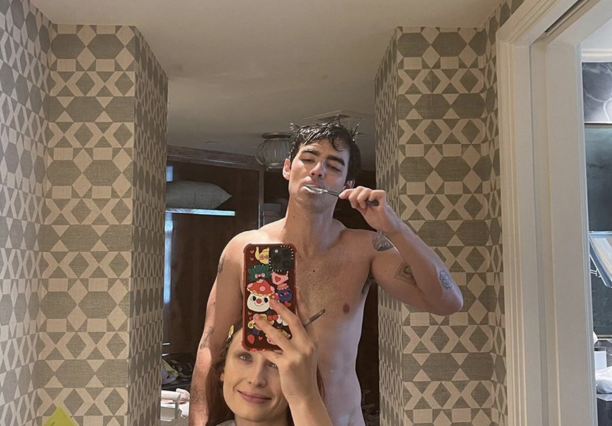 Joe Jonas Xxx - Joe Jonas Celebrates 32nd Birthday with a Nude Photo