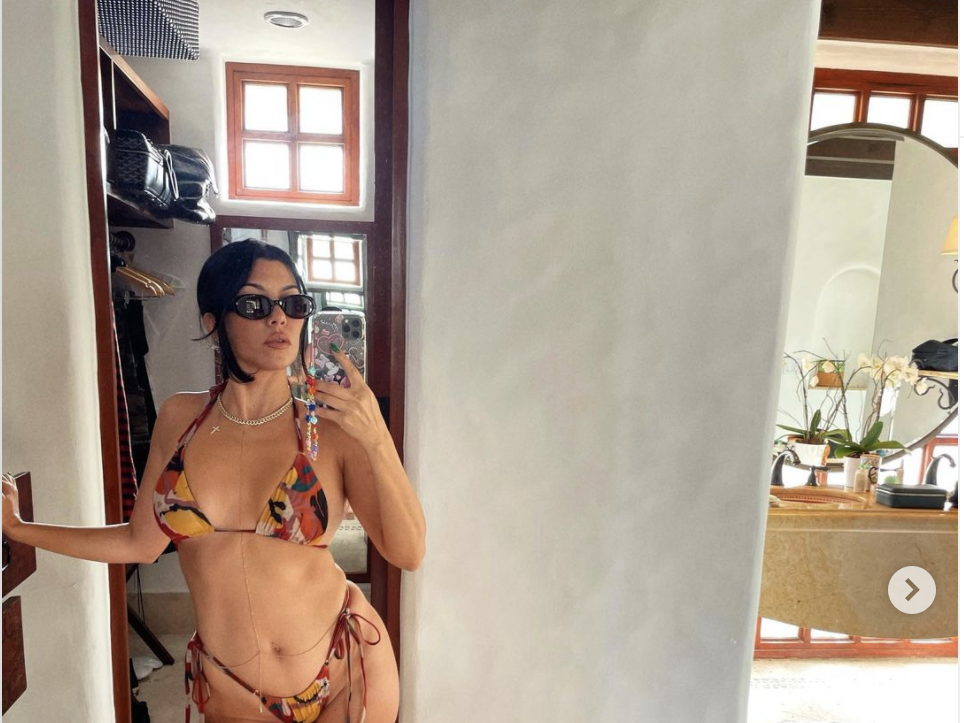 Photos: Sexy Kourtney Kardashian Shows Off Curves In Tiny Thong Bikini
