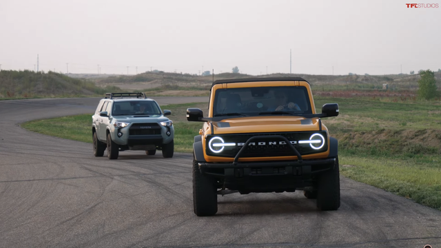 Bronco Smokes a 4Runner in a Drag Race Then Lose to a Santa Cruz