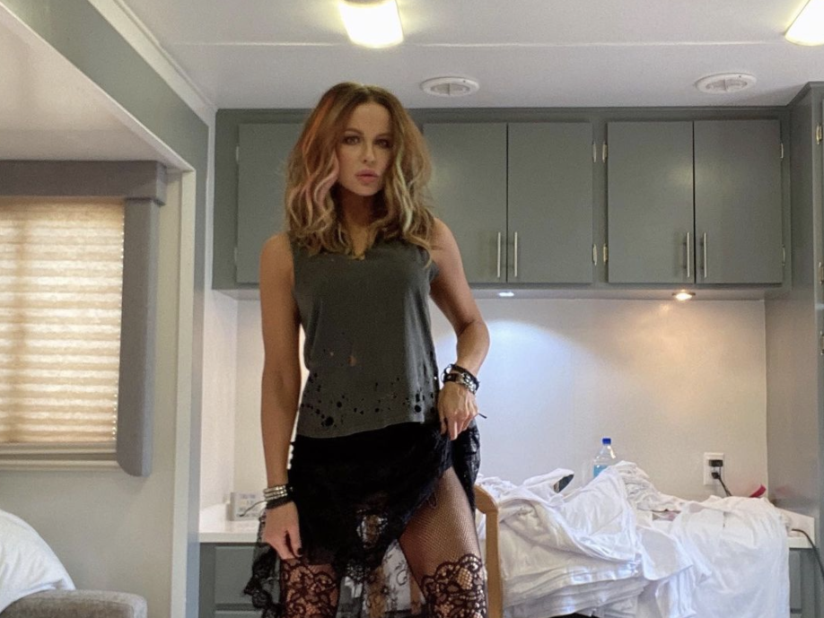 Kate Beckinsale Drives Instagram Wild Sweeping Floors In Skintight