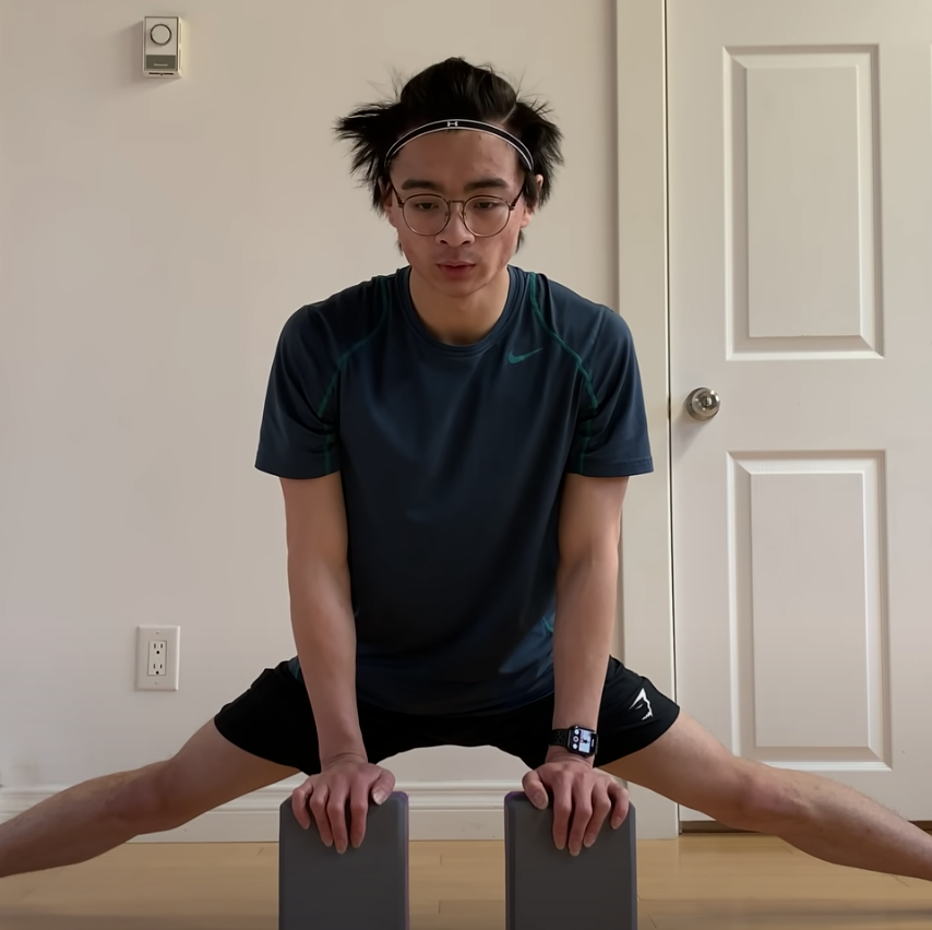 This Guy Did a 30-Day Stretch Challenge to Learn to Do the Splits
