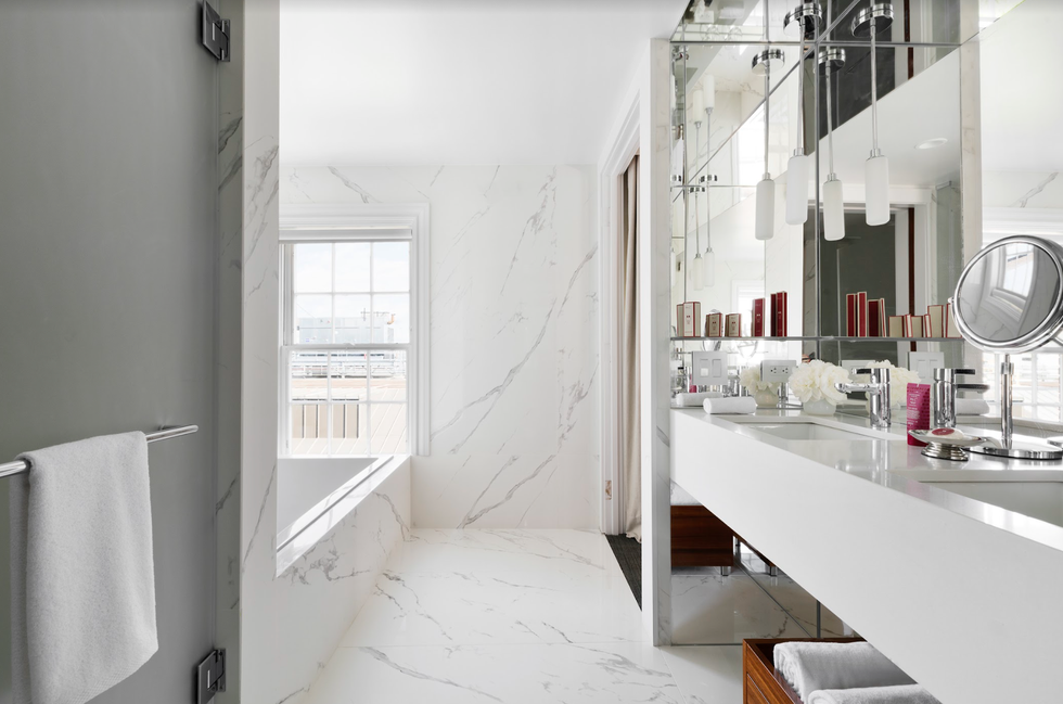 classic suite bathroom at ﻿mr c seaport