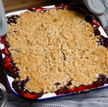 apple and blackberry crumble