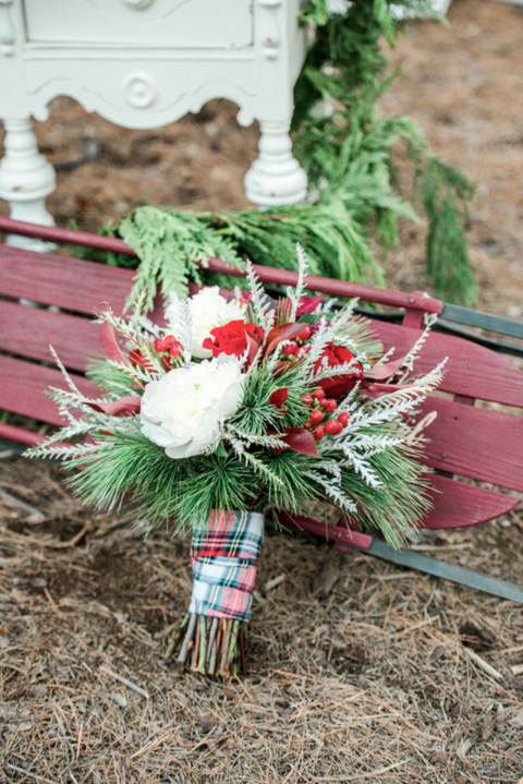 christmas wedding ideas  christmas wedding bouquet with plaid tartan bouquet wrap