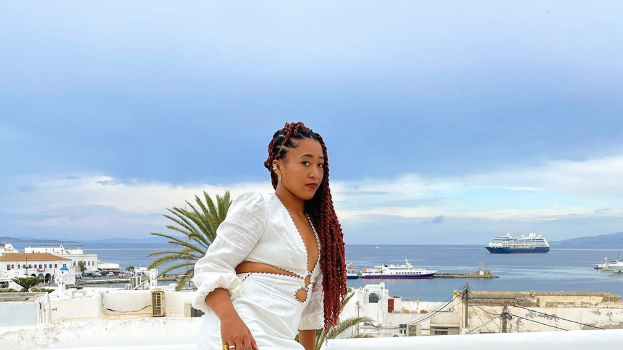 Naomi Osaka posts beautiful pictures in red on the beach