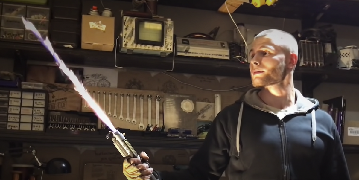 Un r crea una espada láser de Star Wars capaz de cortar acero