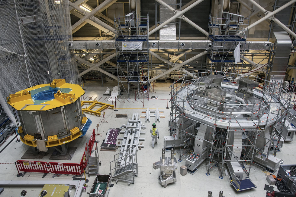 this is the first iter central solenoid module to enter the assembly process in february 2022 as the yellow lifting tools and devices are progressively removed from the module on the left, the platform to the right is being equipped for the first assembly steps