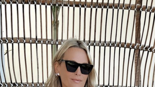 Molly Sims Rocks A Teeny Bikini On IG And Her Abs Are Legit Toned