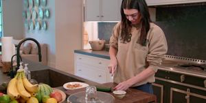 kendall jenner attempts to cut cucumber