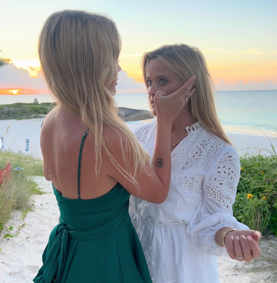 phillippe fixed witherspoon's eye makeup standing in front of sunset