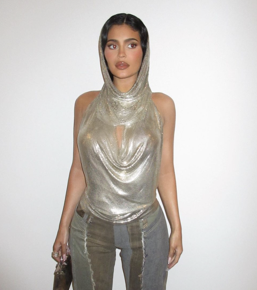Kylie Jenner: White Hoodie, Lace-Up Pumps