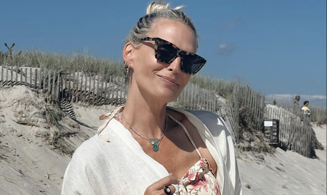 Molly Sims, 49, Has Mega-Toned Legs In A Swimsuit In New IG Photos