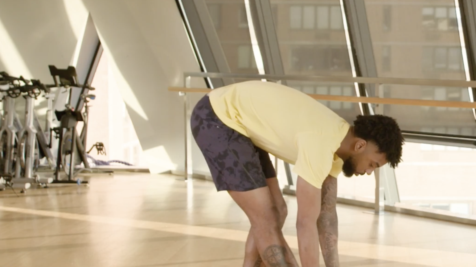 The single straight leg stretch stretches the hamstrings and