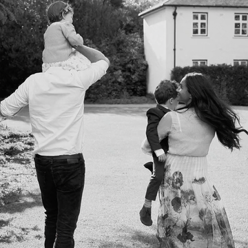 harry and meghan carry lili and archie in their arms harry and meghan carry lili and archie in their arms