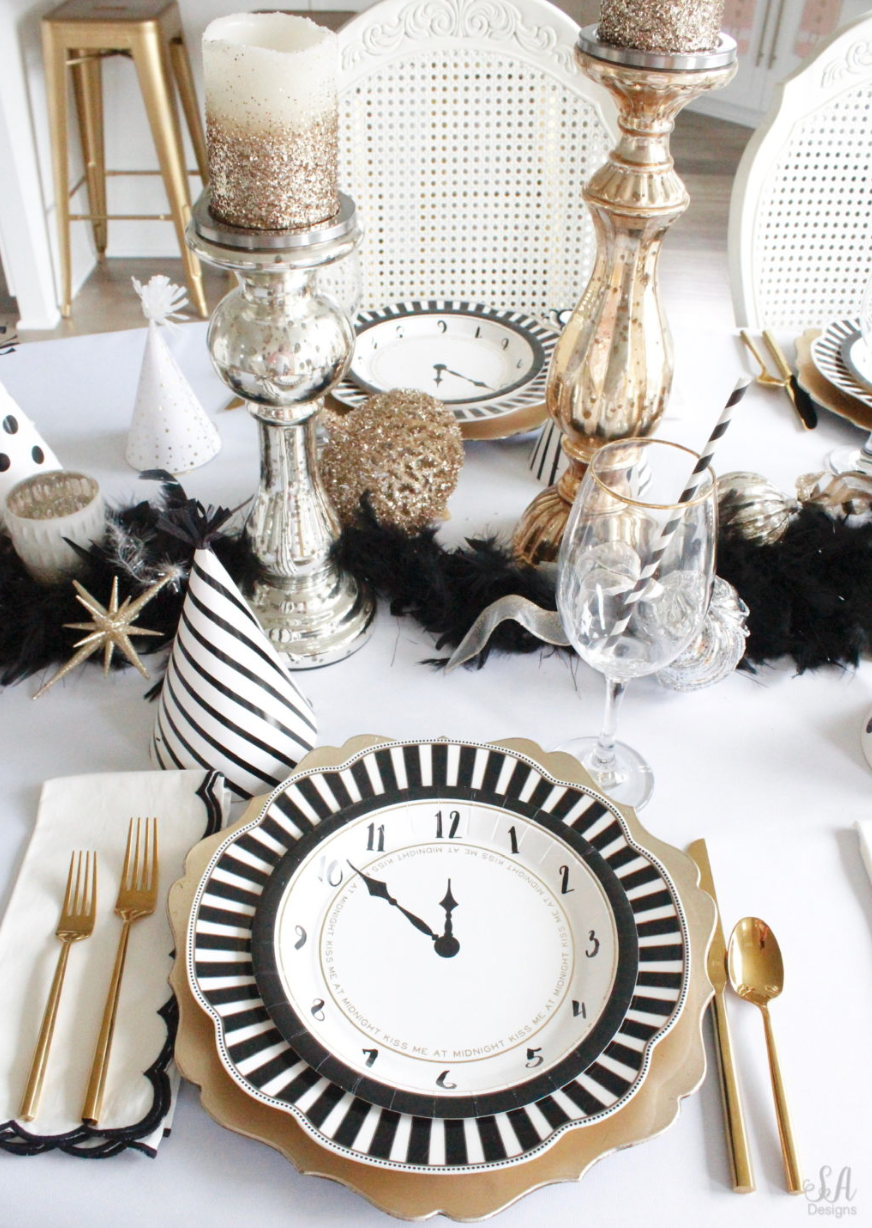 Ring in 2023 with These Elegant New Year’s Table Decorations