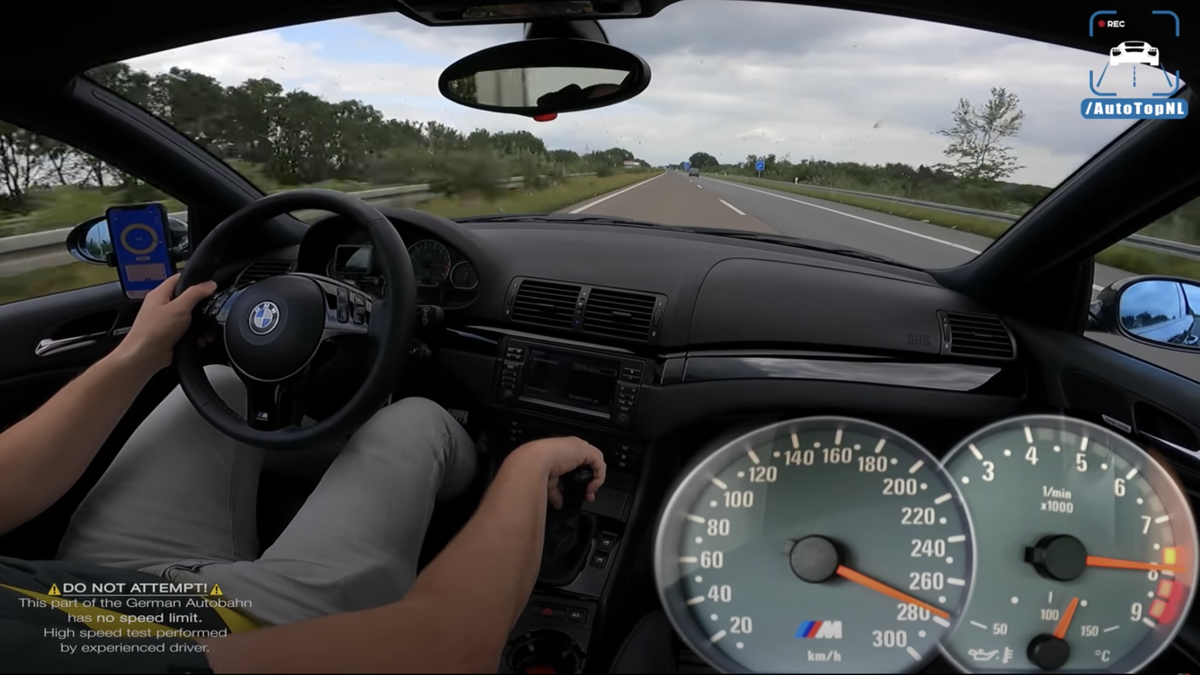 BMW M3 E46 still has it during Autobahn top speed run