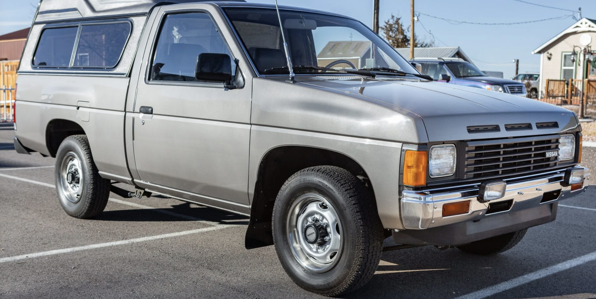  La camioneta pickup Nissan Hardbody de 1987 es nuestra selección para la subasta de traer un remolque