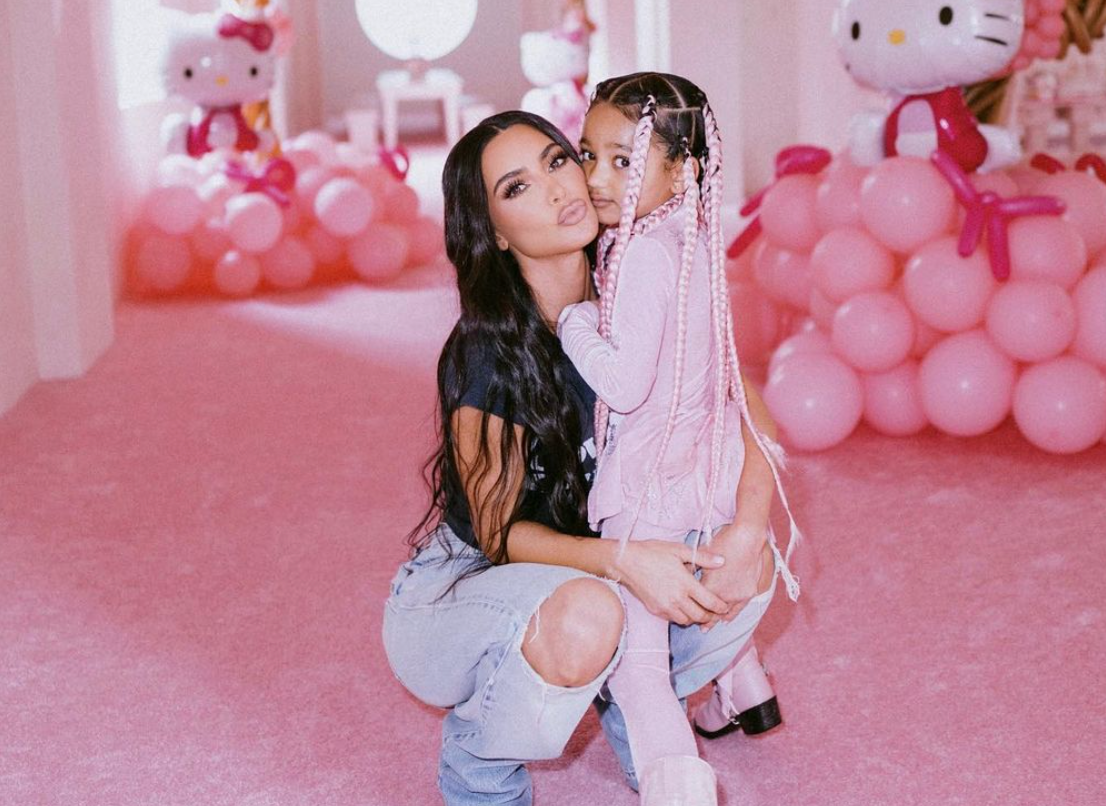 Kim Kardashian Installed Pink Carpet for Chicago's B-Day—See Tweets