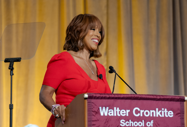 Cbs News Gayle King Receives Walter Cronkite Excellence In Journalism Award 