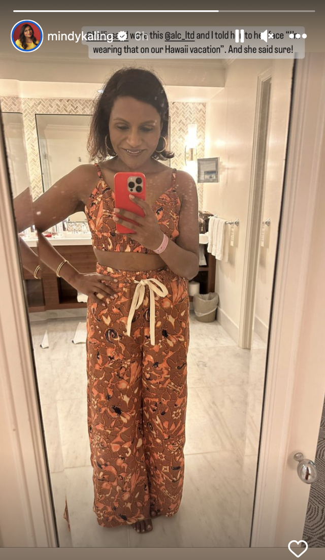 Mindy Kaling Flashed A Peek Of Her Toned Abs In A New IG Selfie ðŸ˜±
