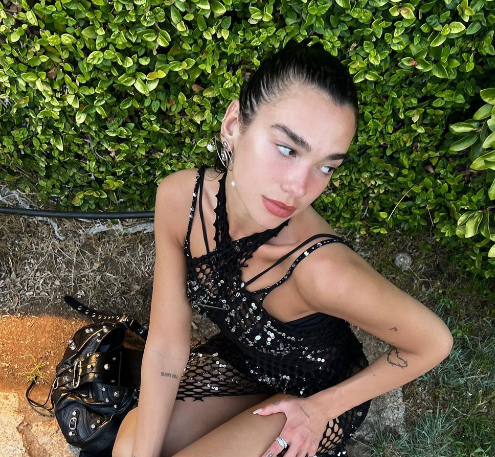 Dua Lipa Wore A String Bikini To Announce Her New Book Club On Instagram Techiazi