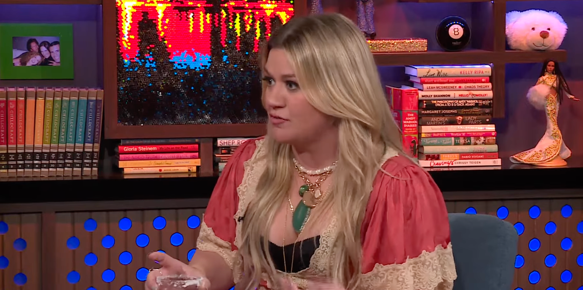 Kelly Clarkson Responds to Carrie Underwood Feud Rumors