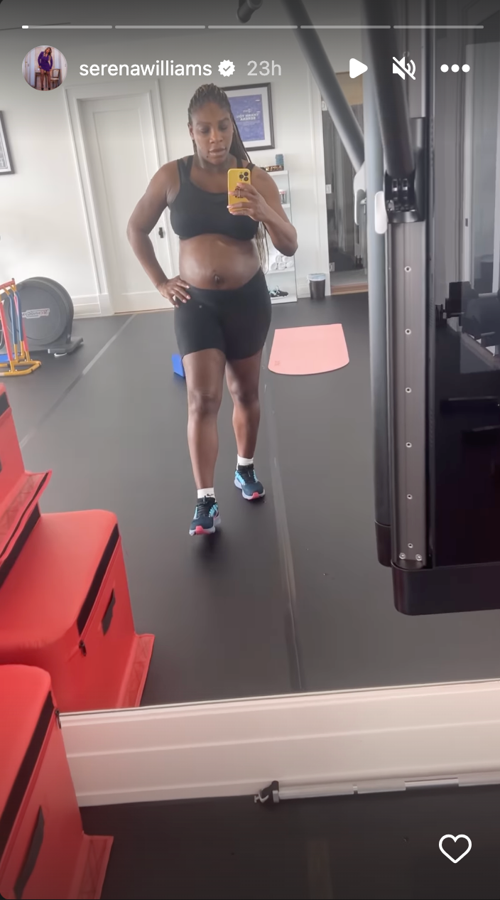 serena williams mirror selfie