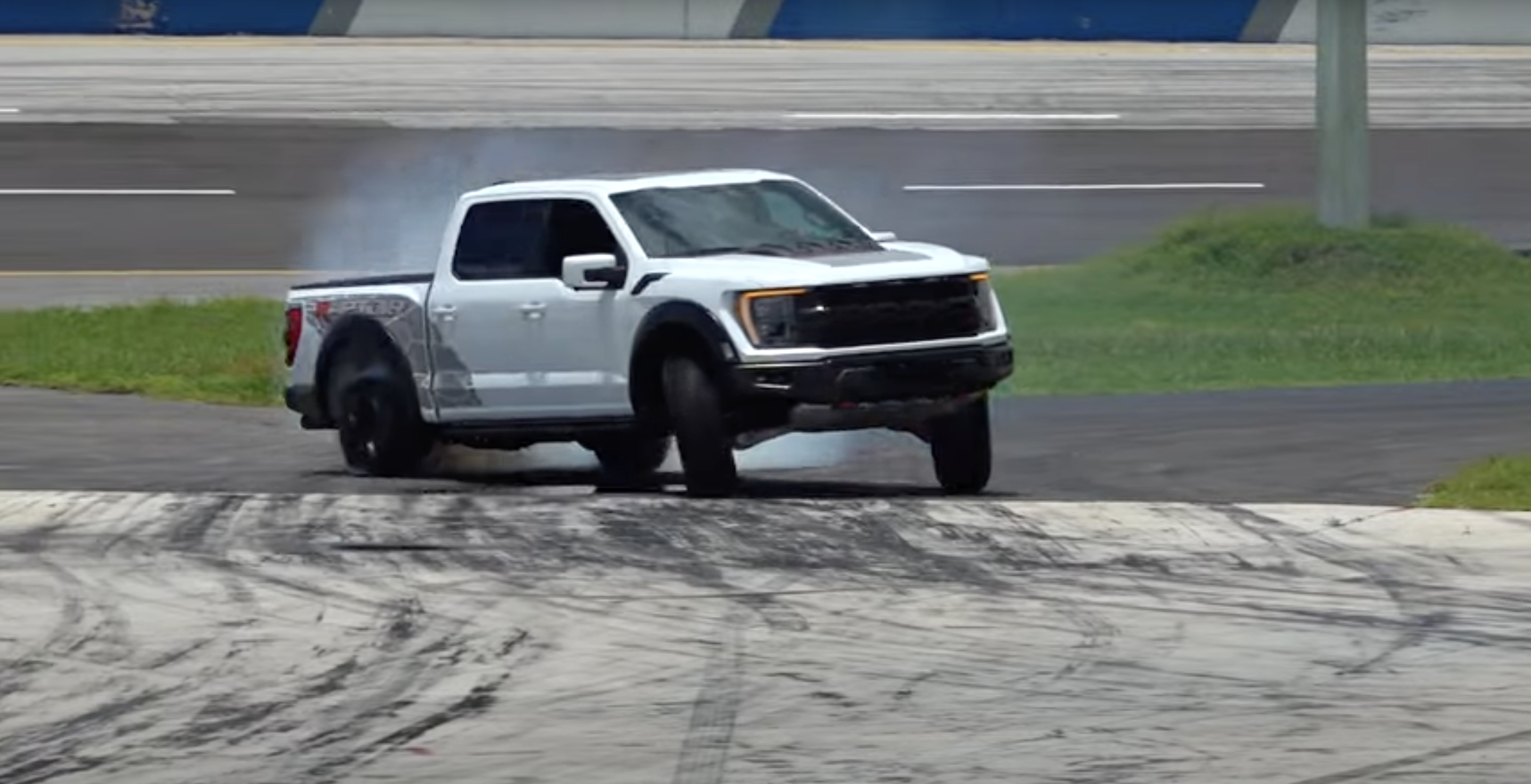 Ford F-150 Raptor R Makes 20 Extra Horsepower for '24 Because Why Not -  MotorWeek