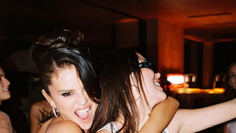 preview for Selena Gomez Reveals She Hasn't Been On The Internet In Over 4 Years?!