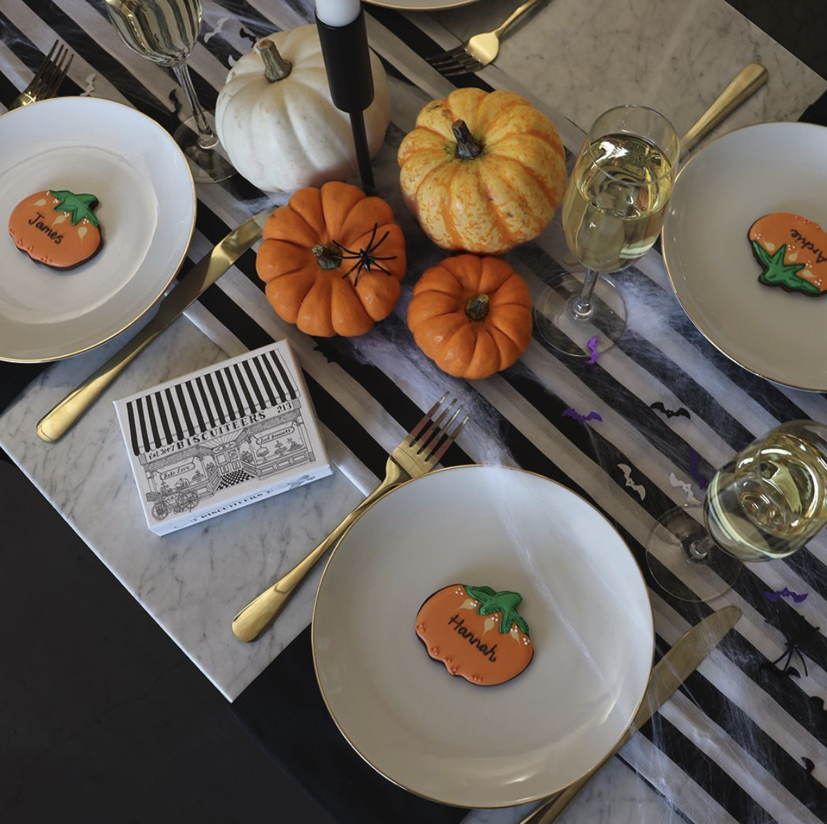 11 Friendsgiving Decorating Ideas for a Chic Soirée