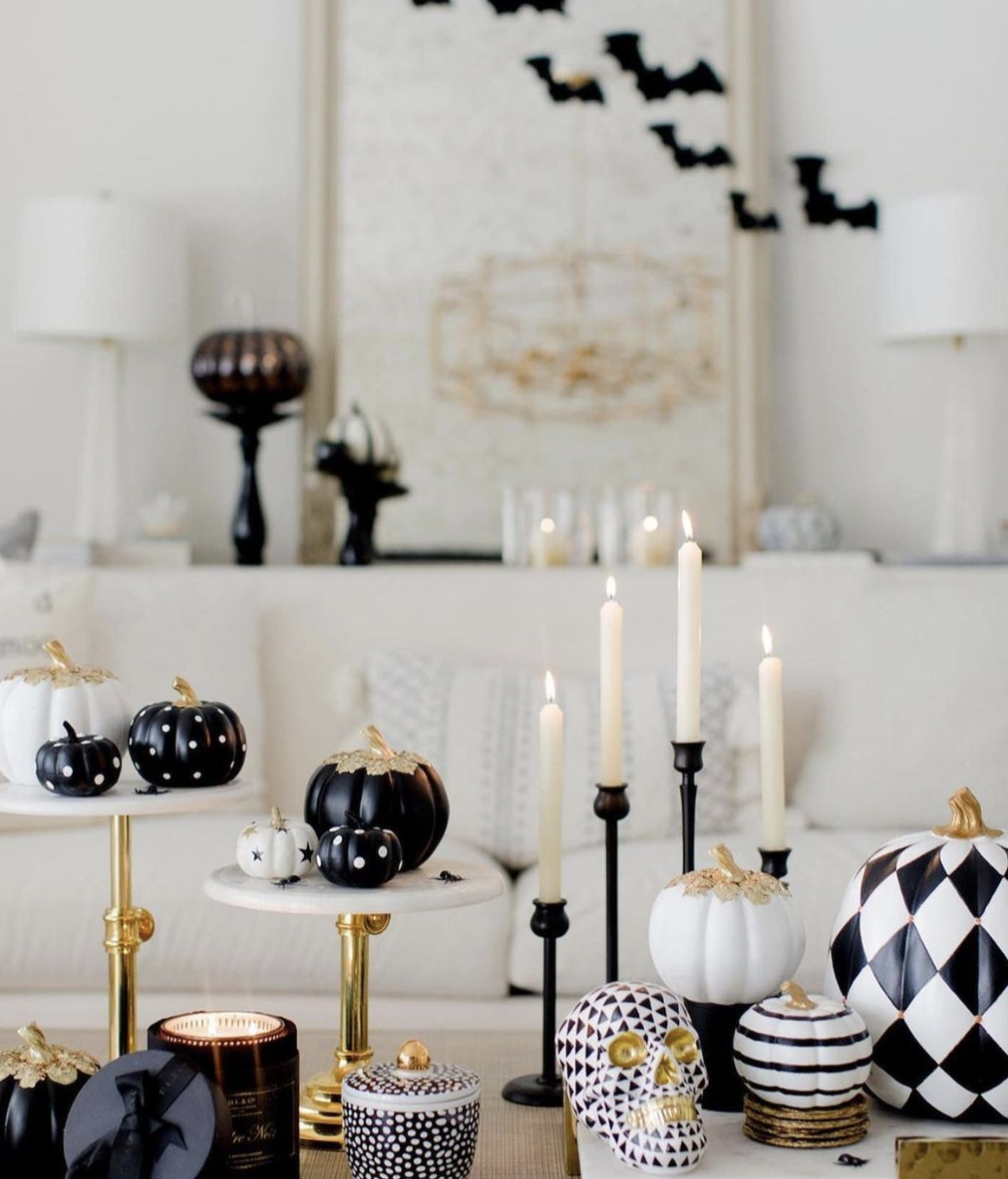 Black and white party ideas!  White party decorations, Elegant party  table, Table decorations