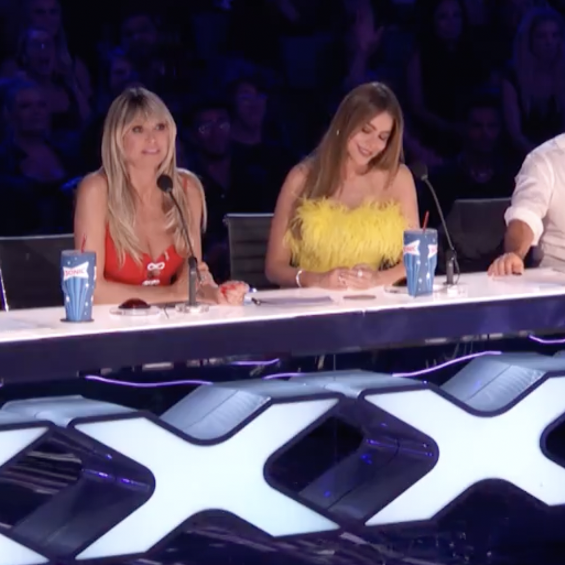 Howie Mandel called out for 'inappropriate' comment to Sofia Vergara as AGT  costar stuns in tight bodysuit
