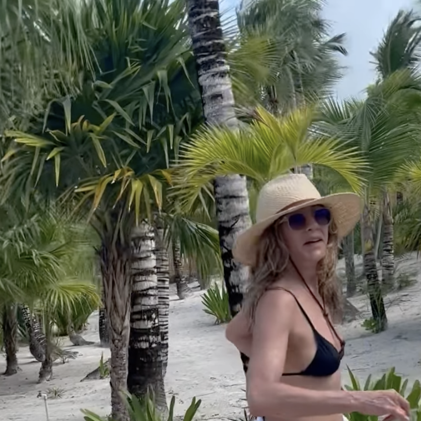 Get Jennifer Aniston's Beach Bag at