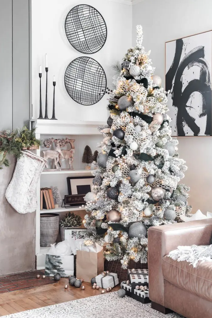 10 White Christmas Decor Ideas From Designers