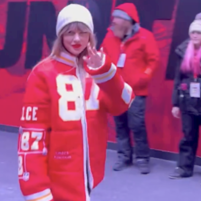 Taylor Swift Arrives at Absolutely Freezing Chiefs Game to Support Travis Kelce During NFL Playoffs