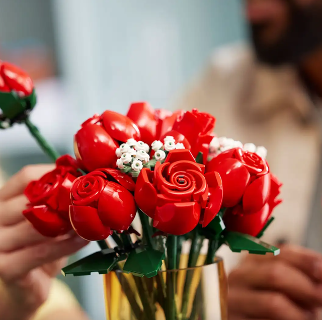 Lego roses  Diy valentines gifts, Valentine gifts, Valentine decorations