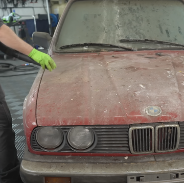 bmw e30 first wash in 14 years before shot